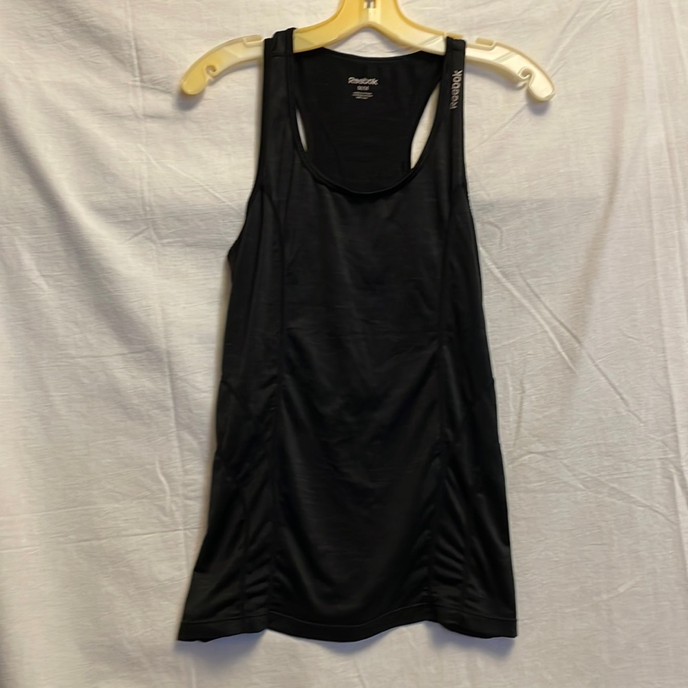 ☘️ Reebok Women’s M Black Racerback Tank Top